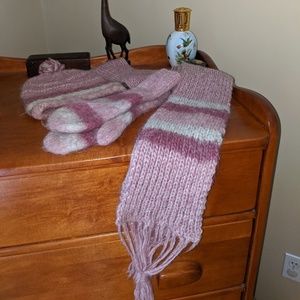 Scarf, tuque and mittens